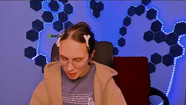 mona cloud online show from December 20, 2025, 10:17 pm