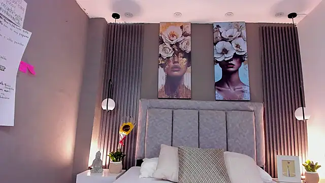 Snapshot of GiannaColling1 chatting on September 12, 2025, 8:31 pm GiannaColling1 online show from September 12, 2025, 8:31 pm