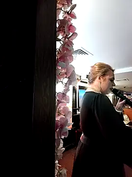 Juicy PeachLux online show from March 22, 2025, 3:09 pm