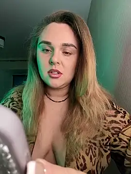 Juicy PeachLux online show from September 9, 2025, 2:05 pm