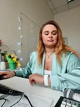 Juicy PeachLux online show from September 25, 2025, 7:56 am