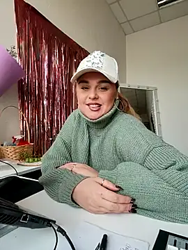 Juicy PeachLux online show from October 15, 2025, 9:42 am