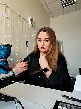 Juicy PeachLux online show from February 18, 2026, 6:42 am