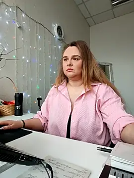 Juicy PeachLux online show from May 1, 2026, 7:24 am