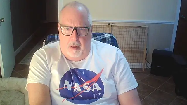 Snapshot of superbearboss chatting on October 20, 2025, 1:11 pm superbearboss online show from October 20, 2025, 1:11 pm