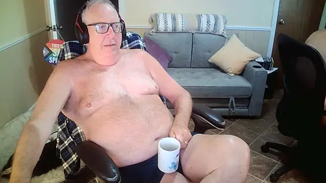 Snapshot of superbearboss chatting on June 9, 2026, 3:01 pm superbearboss online show from June 9, 2026, 3:01 pm
