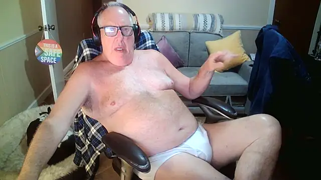 Snapshot of superbearboss chatting on June 11, 2026, 3:04 am superbearboss online show from June 11, 2026, 3:04 am
