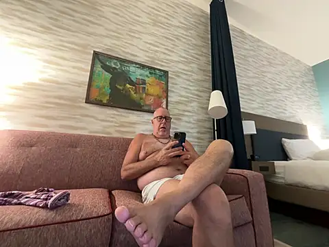 Snapshot of superbearboss chatting on June 27, 2026, 3:11 am superbearboss online show from June 27, 2026, 3:11 am