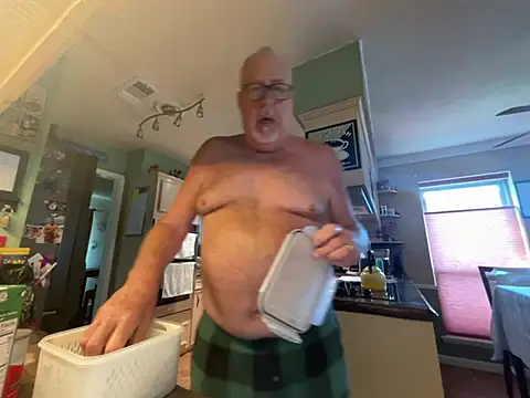Snapshot of superbearboss chatting on July 27, 2026, 2:24 pm superbearboss online show from July 27, 2026, 2:24 pm