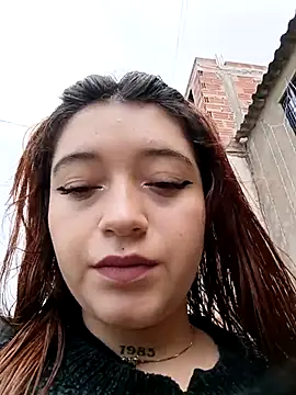 Karina Leon online show from December 5, 2025, 5:31 pm