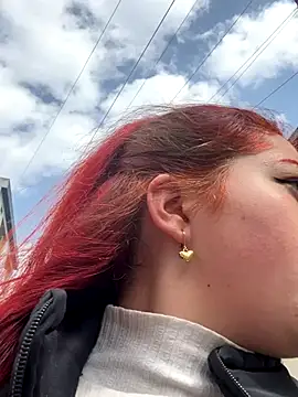 Karina Leon online show from December 19, 2025, 6:48 pm