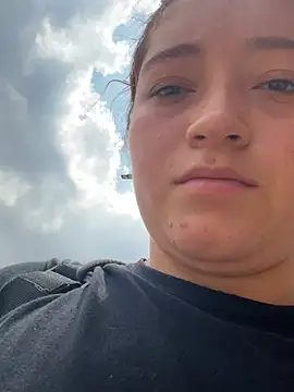 Karina Leon online show from February 6, 2026, 4:21 pm