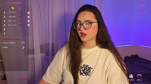 MiraLuccian online show from September 17, 2025, 7:37 pm