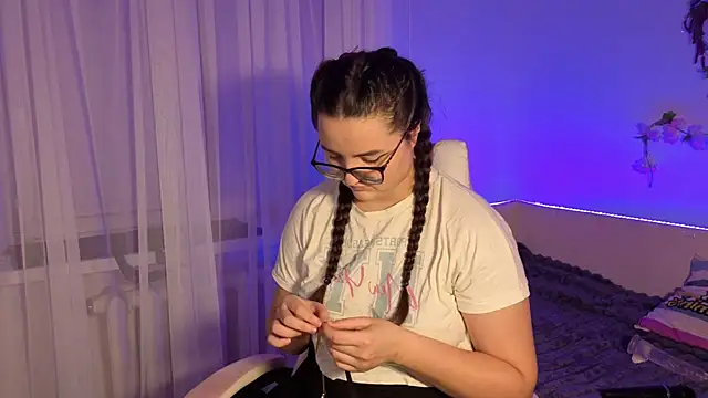 MiraLuccian online show from September 21, 2025, 7:59 pm