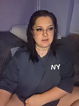 Snapshot of Saucy-Serenity chatting on October 2, 2025, 7:32 pm Saucy-Serenity online show from October 2, 2025, 7:32 pm