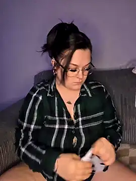 Snapshot of Saucy-Serenity chatting on November 12, 2025, 8:19 pm Saucy-Serenity online show from November 12, 2025, 8:19 pm