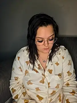 Snapshot of Saucy-Serenity chatting on November 13, 2025, 8:52 pm Saucy-Serenity online show from November 13, 2025, 8:52 pm