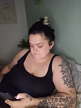 Snapshot of Saucy-Serenity chatting on June 20, 2026, 9:06 pm Saucy-Serenity online show from June 20, 2026, 9:06 pm