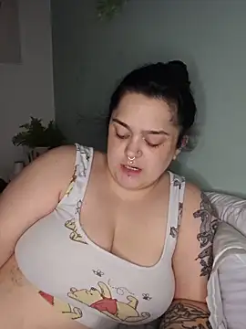 Snapshot of Saucy-Serenity chatting on June 21, 2026, 10:12 pm Saucy-Serenity online show from June 21, 2026, 10:12 pm