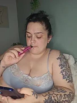 Snapshot of Saucy-Serenity chatting on June 24, 2026, 9:58 pm Saucy-Serenity online show from June 24, 2026, 9:58 pm