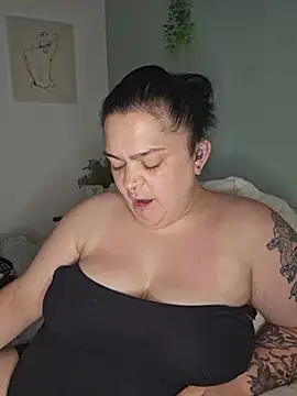 Snapshot of Saucy-Serenity chatting on June 26, 2026, 9:19 pm Saucy-Serenity online show from June 26, 2026, 9:19 pm