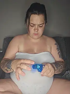 Snapshot of Saucy-Serenity chatting on July 9, 2026, 9:19 pm Saucy-Serenity online show from July 9, 2026, 9:19 pm