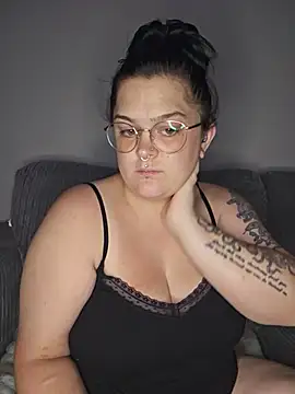 Snapshot of Saucy-Serenity chatting on July 12, 2026, 10:34 pm Saucy-Serenity online show from July 12, 2026, 10:34 pm