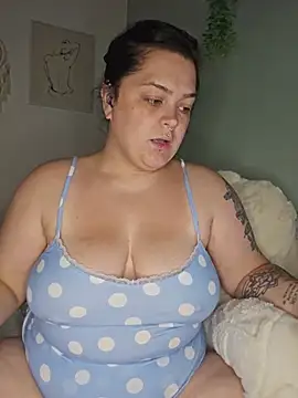 Snapshot of Saucy-Serenity chatting on July 18, 2026, 9:51 pm Saucy-Serenity online show from July 18, 2026, 9:51 pm