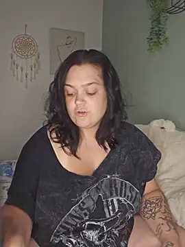 Snapshot of Saucy-Serenity chatting on July 19, 2026, 6:55 pm Saucy-Serenity online show from July 19, 2026, 6:55 pm