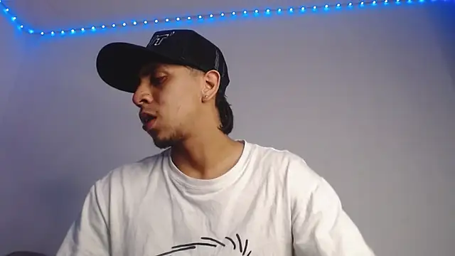 Snapshot of Monkey_uchiha777 chatting on January 16, 2026, 12:36 am Monkey uchiha777 online show from January 16, 2026, 12:36 am