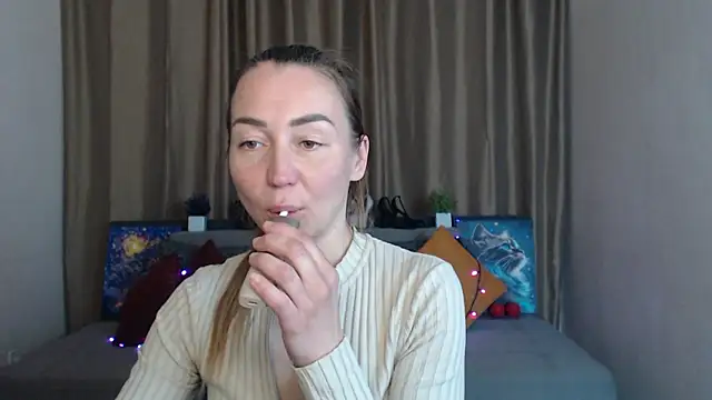 Snapshot of Kiss_julli88I chatting on March 18, 2025, 9:32 pm Kiss julli88I online show from March 18, 2025, 9:32 pm