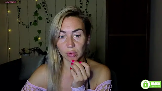 Snapshot of Kiss_julli88I chatting on September 8, 2025, 5:23 pm Kiss julli88I online show from September 8, 2025, 5:23 pm