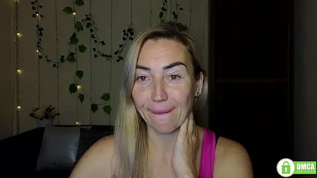 Snapshot of Kiss_julli88I chatting on October 26, 2025, 6:25 pm Kiss julli88I online show from October 26, 2025, 6:25 pm