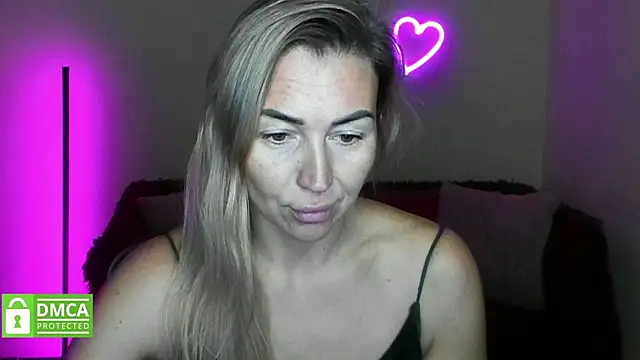 Snapshot of Kiss_julli88I chatting on November 15, 2025, 6:22 am Kiss julli88I online show from November 15, 2025, 6:22 am