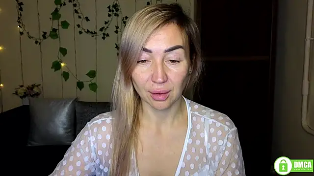 Snapshot of Kiss_julli88I chatting on December 4, 2025, 6:27 pm Kiss julli88I online show from December 4, 2025, 6:27 pm