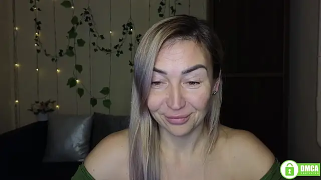 Snapshot of Kiss_julli88I chatting on December 16, 2025, 6:35 pm Kiss julli88I online show from December 16, 2025, 6:35 pm