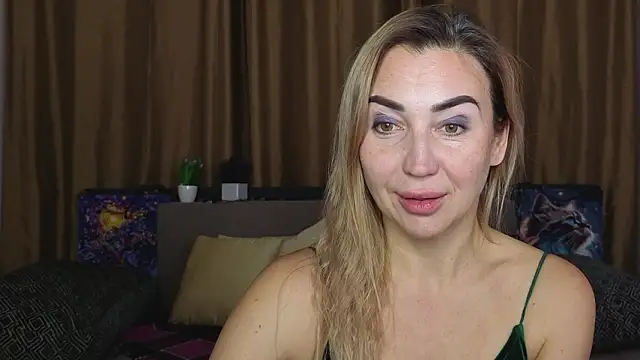 Snapshot of Kiss_julli88I chatting on January 17, 2026, 6:33 pm Kiss julli88I online show from January 17, 2026, 6:33 pm