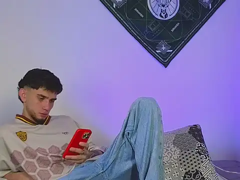 samevansx  online show from October 4, 2025, 1:09 pm