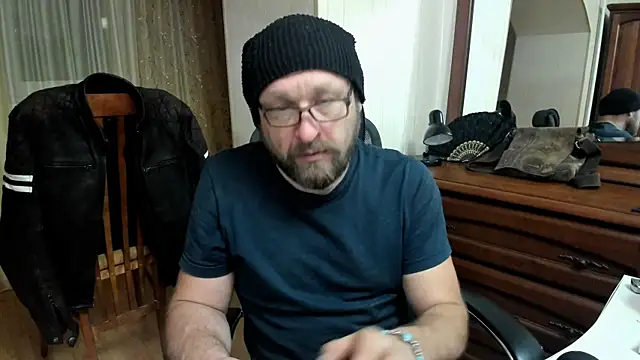 Snapshot of Grandor_M chatting on March 9, 2025, 7:48 pm Grandor M online show from March 9, 2025, 7:48 pm