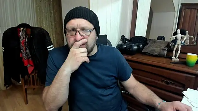 Snapshot of Grandor_M chatting on March 15, 2025, 5:59 pm Grandor M online show from March 15, 2025, 5:59 pm