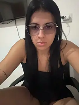 Snapshot of jheicylli chatting on July 23, 2026, 2:04 pm jheicylli online show from July 23, 2026, 2:04 pm