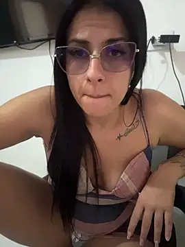 Snapshot of jheicylli chatting on July 27, 2026, 4:14 pm jheicylli online show from July 27, 2026, 4:14 pm