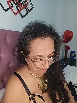 AlessandraLeroy online show from May 19, 2026, 1:11 am