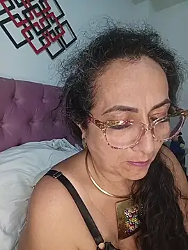AlessandraLeroy online show from May 19, 2026, 2:07 am