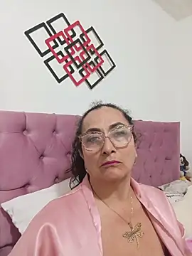 AlessandraLeroy online show from May 22, 2026, 3:02 am
