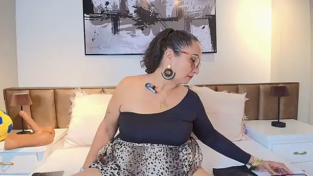 AlessandraLeroy online show from June 13, 2026, 12:03 pm
