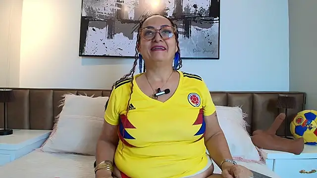 AlessandraLeroy online show from June 17, 2026, 12:07 pm