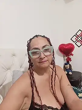 AlessandraLeroy online show from June 28, 2026, 4:24 pm