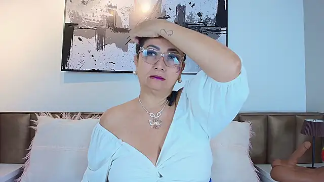 AlessandraLeroy online show from July 4, 2026, 12:33 pm
