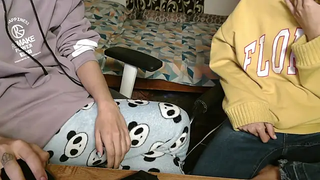 NaughtyThrouple007 online show from December 18, 2025, 12:49 am